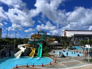 糸満市｜流れるプールで夏満喫！家族で行こう♪「西崎プール」へ