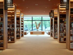 読谷村｜親子で行きたい！遊んで、学べる「読谷村立図書館」へ