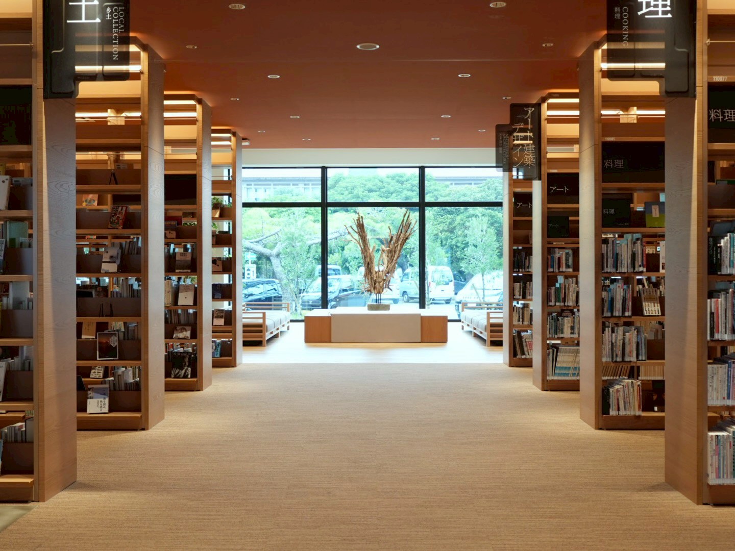 読谷村｜親子で行きたい！遊んで、学べる「読谷村立図書館」へ