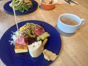 北谷町｜アリーズ沖縄北谷｜キッズスペースなしでも安心。0歳＆小学生と楽しめるホテルレストラン