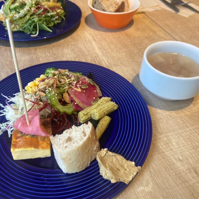 北谷町｜アリーズ沖縄北谷｜キッズスペースなしでも安心。0歳＆小学生と楽しめるホテルレストラン