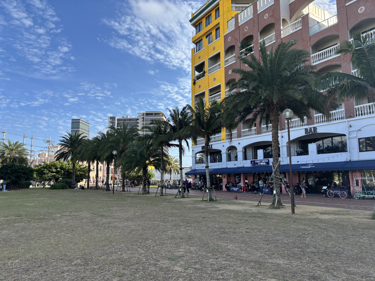 北谷町 | コーヒーを飲みながら子どもと遊べる芝生スポット