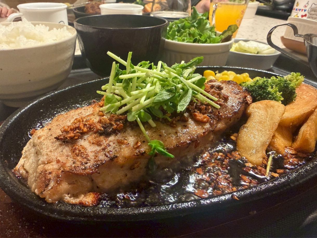 沖縄市｜ハンバーグザバトラー｜子連れで行きやすい満足広々レストラン