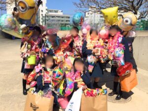 うちなースタイル｜沖縄の卒業式「お菓子レイ」文化まるわかりガイド