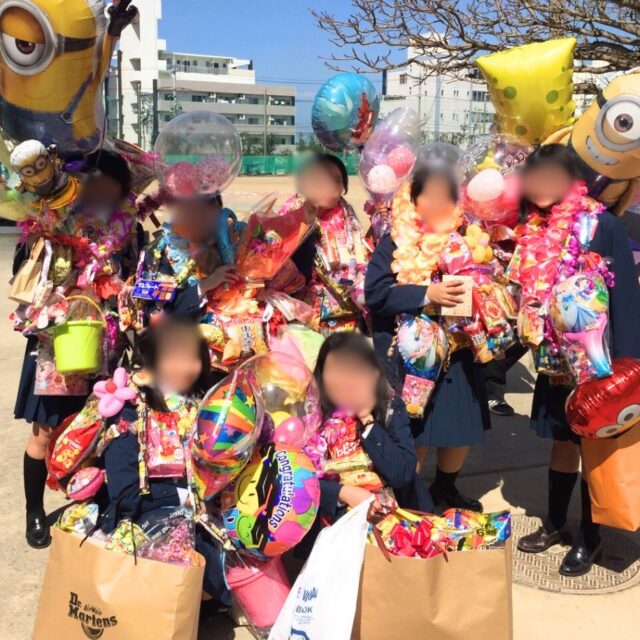 うちなースタイル｜沖縄の卒業式「お菓子レイ」文化まるわかりガイド