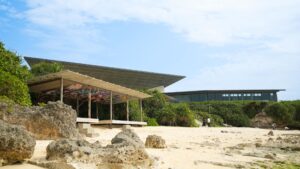 読谷村｜沖縄の海カフェ「バンタカフェ」で過ごす、親子の“ちょっと特別な時間”