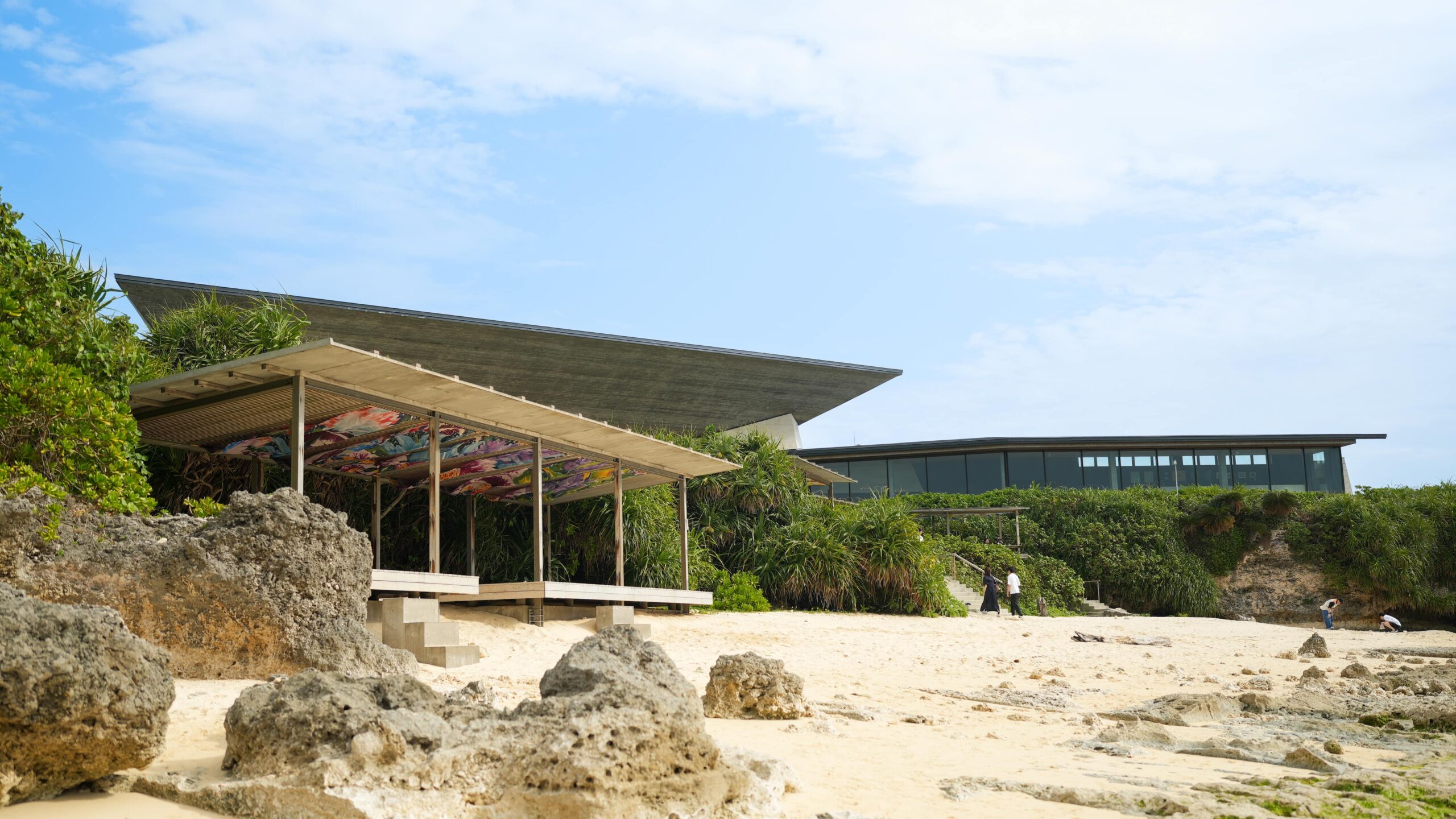 読谷村｜沖縄の海カフェ「バンタカフェ」で過ごす、親子の“ちょっと特別な時間”