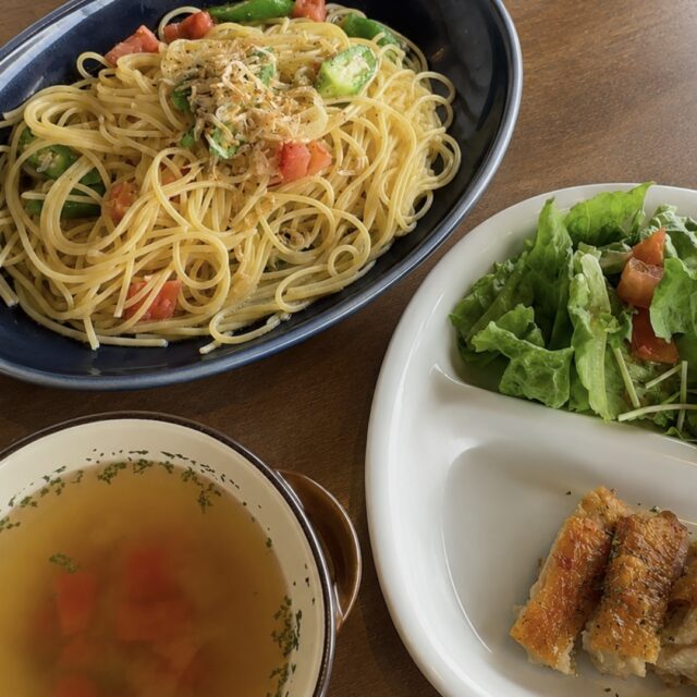 北中城村｜子連れランチに最高すぎた！オーシャンビューの絶景イタリアン「外食家くじら」